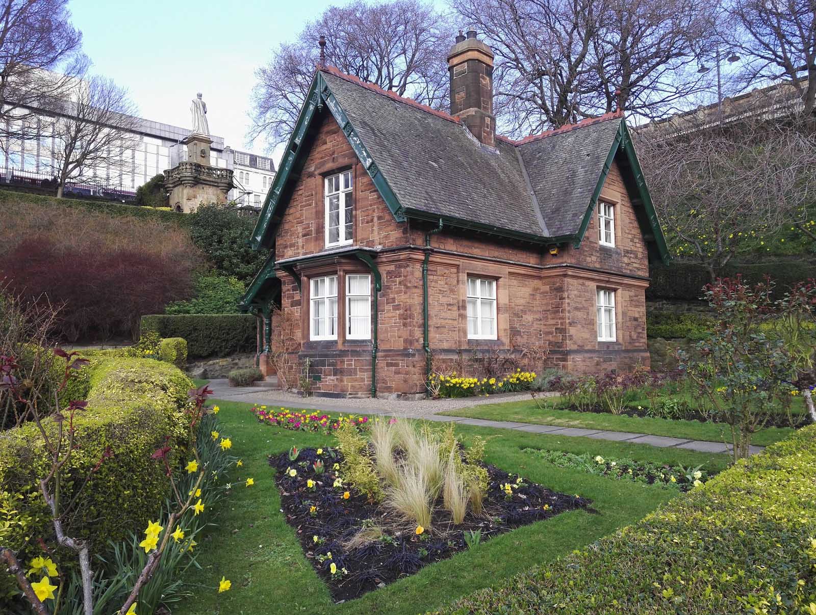 Things to do in Edinburgh princes street gardens