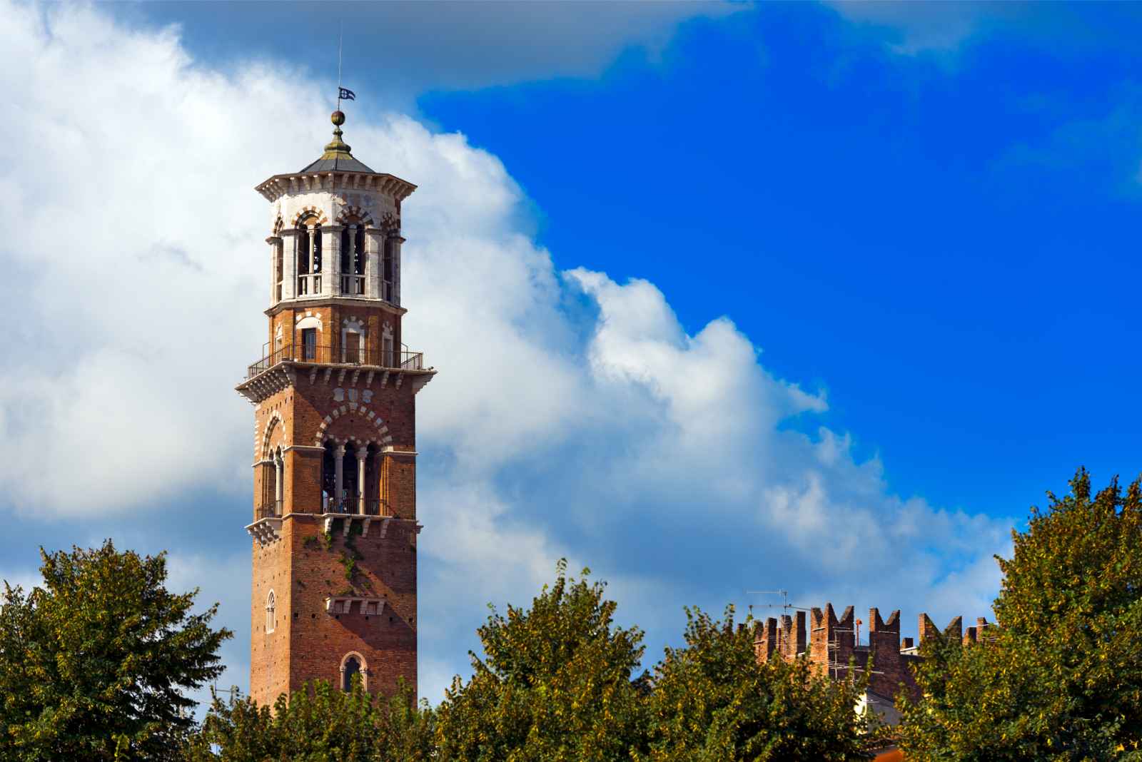 Things to Do in Verona Torre dei Lamberti