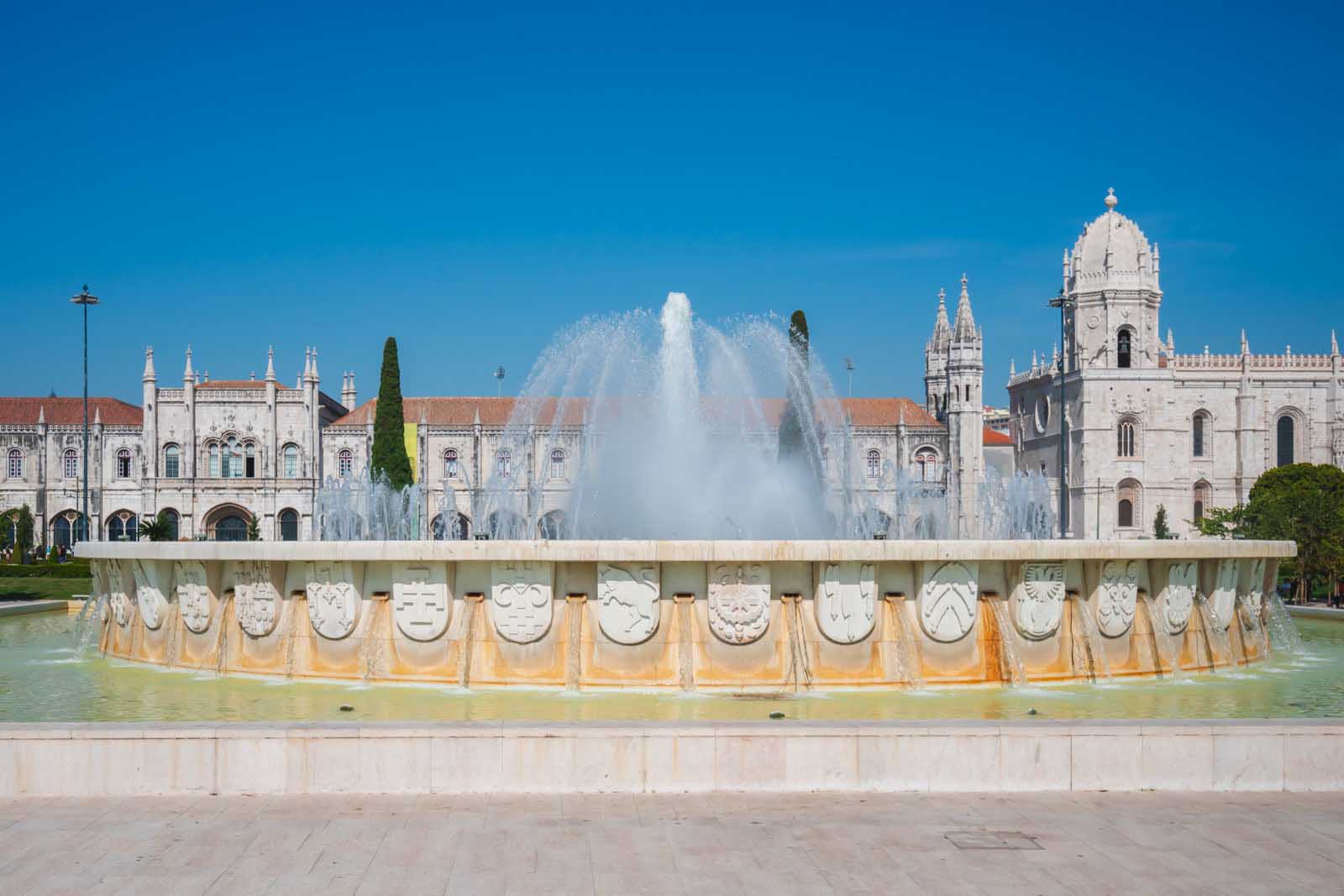 3 days in lisbon itinerary jerónimos monastery fountain